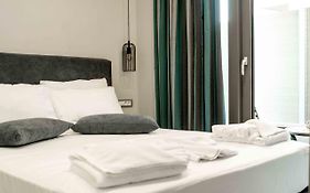 Makis Suite In The City